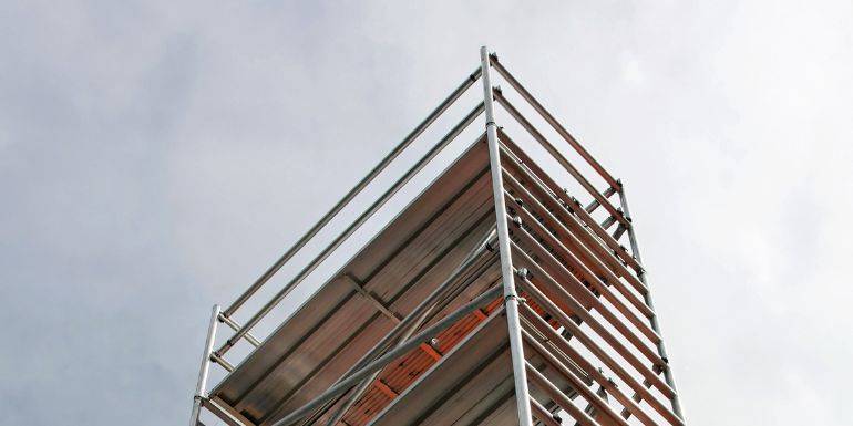 Certyfikaty i normy bezpieczeństwa rusztowań – jak rozpoznać konstrukcję godną zaufania?